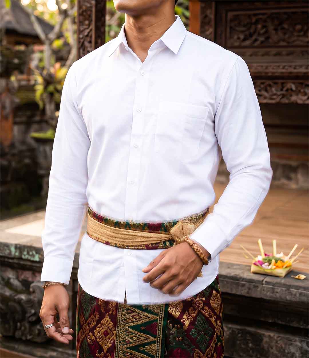 Pakaian Adat Bali Lengan Panjang Putih
